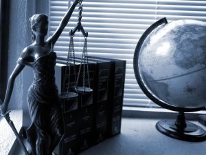 Qual a diferença entre causas judiciais e extrajudiciais