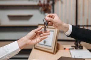 Comprei um imóvel barato demais, mas tem problemas jurídicos e agora, como regularizar?